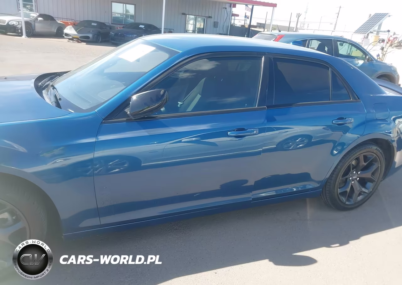 2021 Chrysler 300 Touring VIN:2C3CCAAG8MH617450 - 14