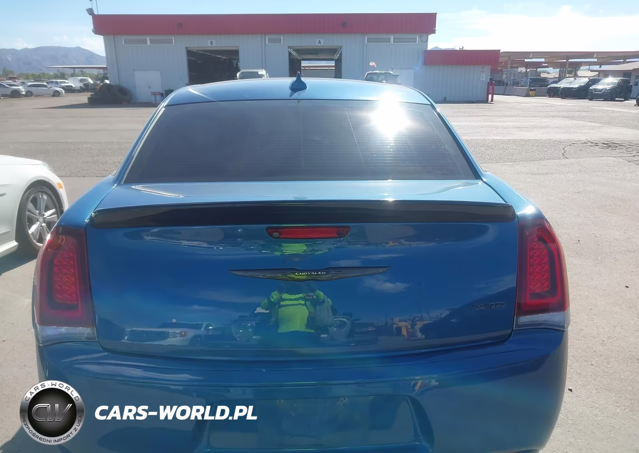 2021 Chrysler 300 Touring VIN:2C3CCAAG8MH617450 - 16