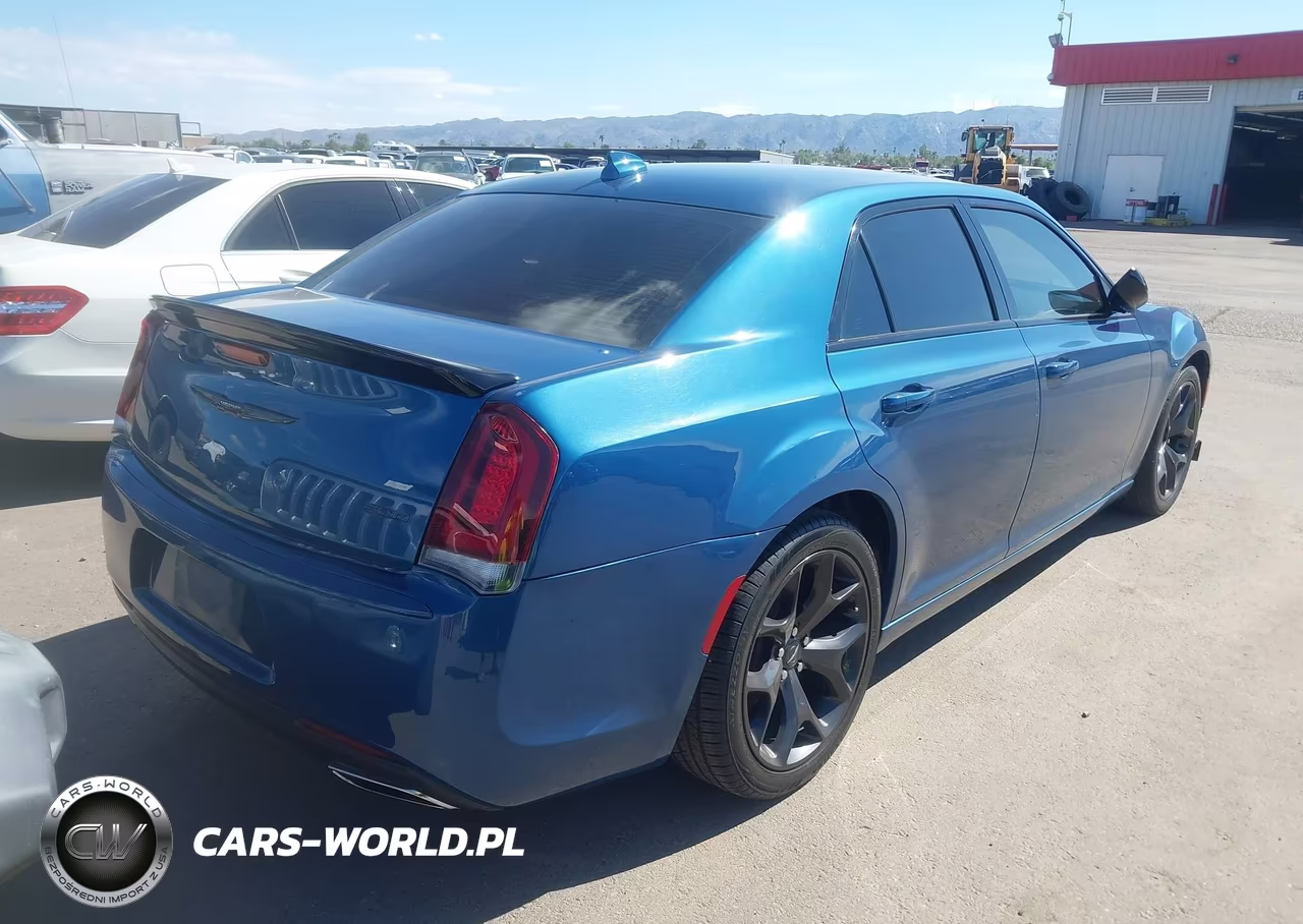 2021 Chrysler 300 Touring VIN:2C3CCAAG8MH617450 - 4