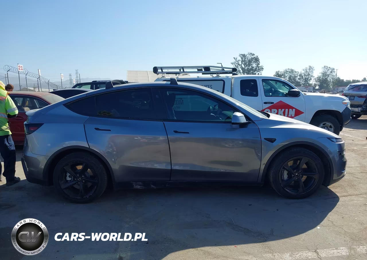 2026 Tesla Model Y VIN:7SAYGDEE6TF341079 - 13