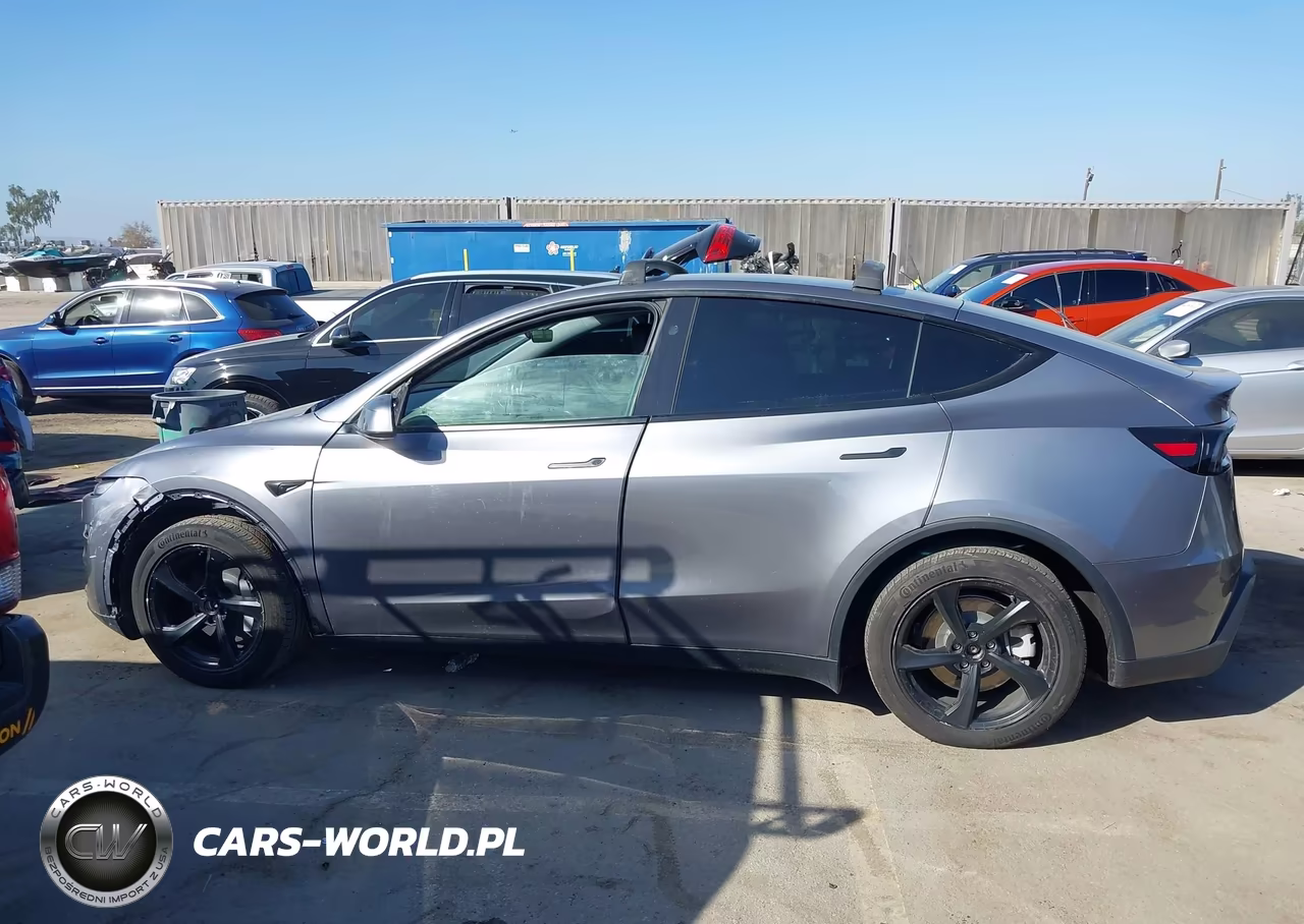 2026 Tesla Model Y VIN:7SAYGDEE6TF341079 - 14