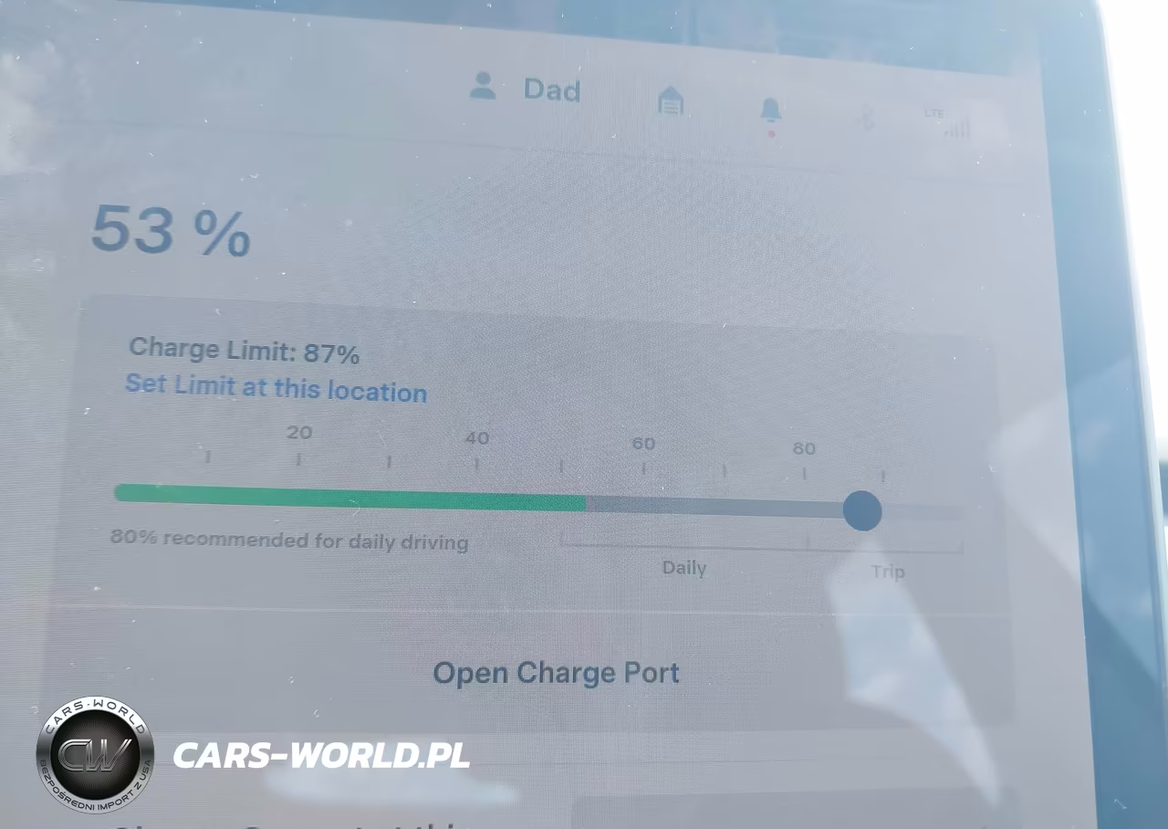 2021 Tesla Model Y VIN:5YJYGDEE2MF297628 - 17