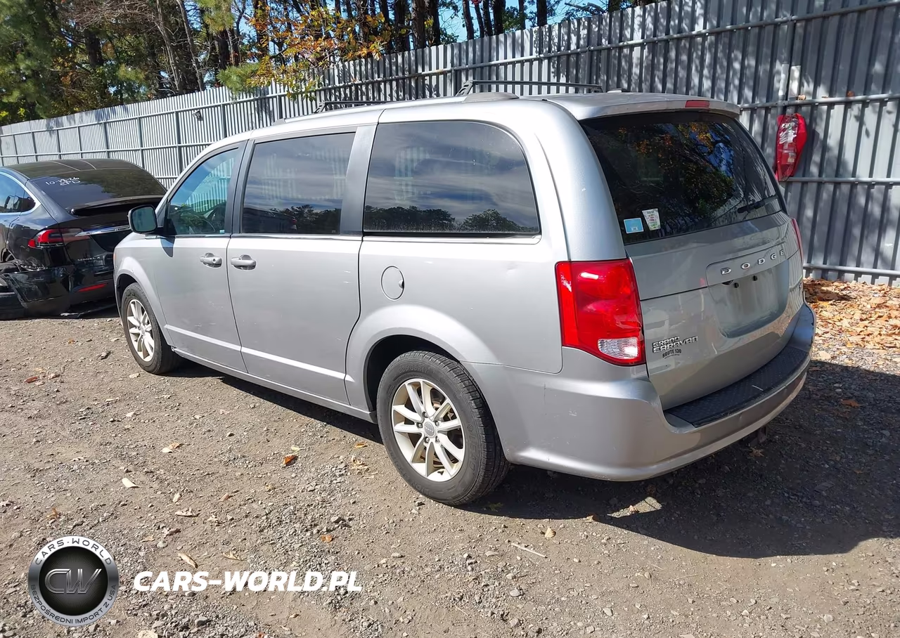 2018 Dodge Grand Caravan Sxt VIN:2C4RDGCG9JR282367 - 3