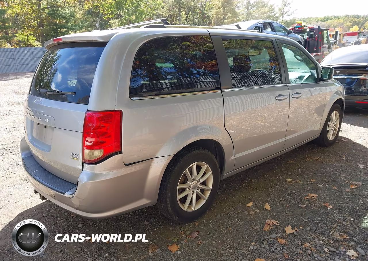 2018 Dodge Grand Caravan Sxt VIN:2C4RDGCG9JR282367 - 4
