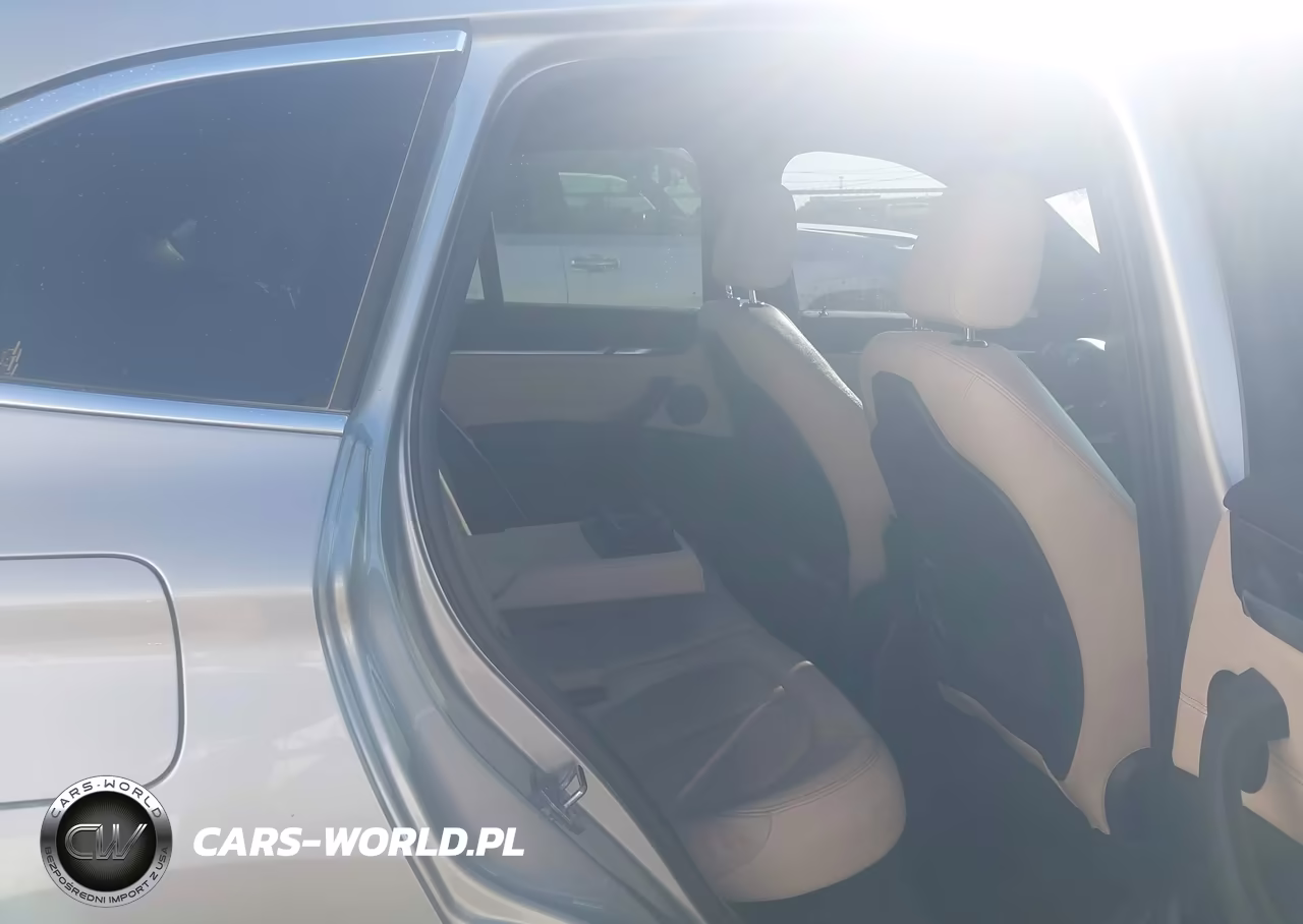 BMW X1 XDRIVE2 VIN:WBXHT3Z32H4A64916 - 8