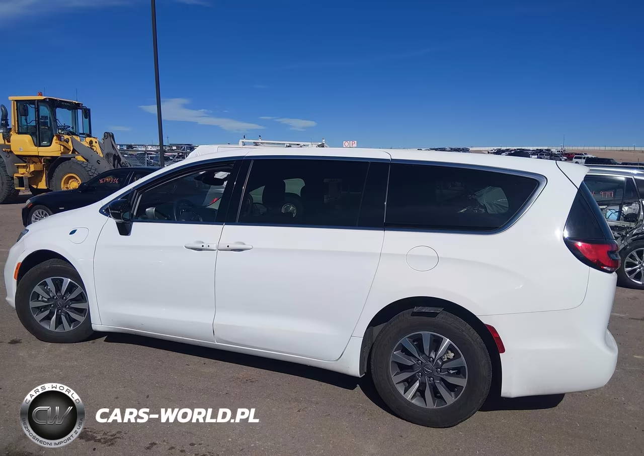 2024 Chrysler Pacifica Hybrid Select VIN:2C4RC1S78RR127094 - 14