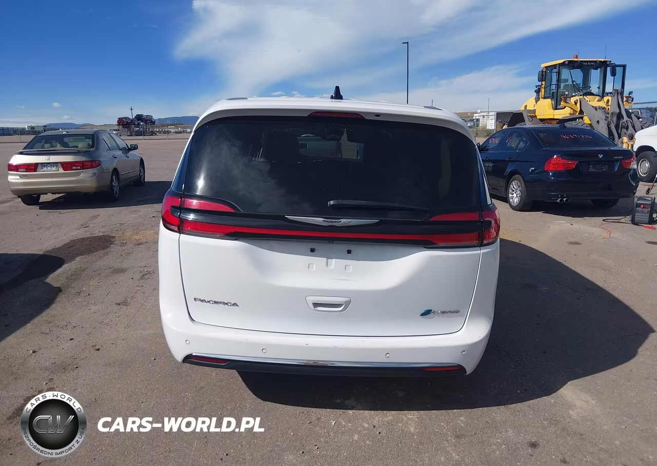 2024 Chrysler Pacifica Hybrid Select VIN:2C4RC1S78RR127094 - 16