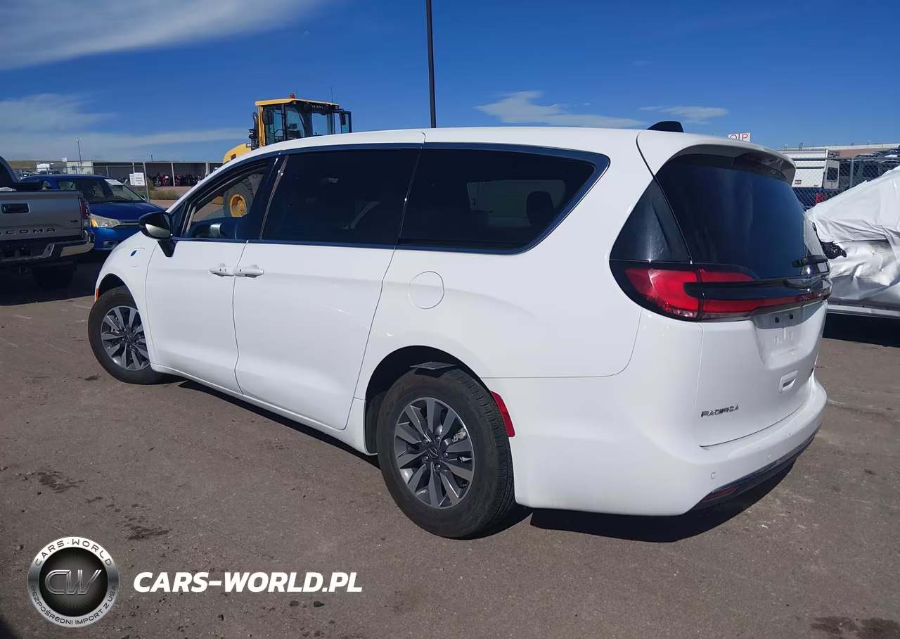 2024 Chrysler Pacifica Hybrid Select VIN:2C4RC1S78RR127094 - 3