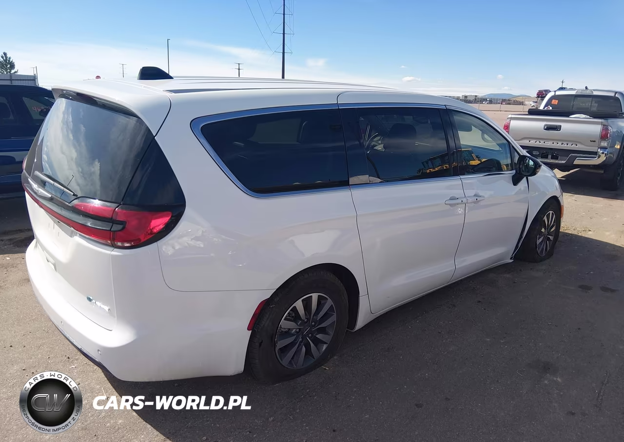 2024 Chrysler Pacifica Hybrid Select VIN:2C4RC1S78RR127094 - 4