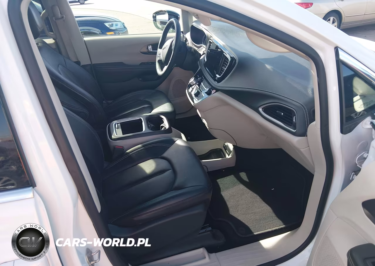 2024 Chrysler Pacifica Hybrid Select VIN:2C4RC1S78RR127094 - 5