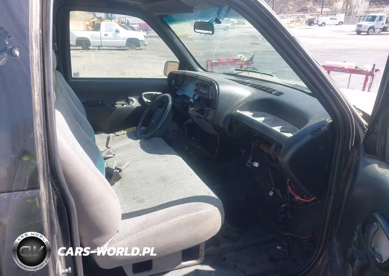 1996 Chevrolet Gmt-400 C1500 VIN:1GCEC14W8TZ150309 - 5