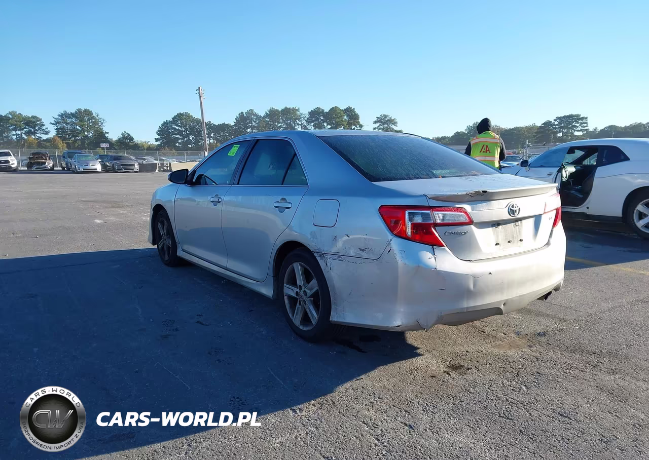 2014 Toyota Camry Se VIN:4T1BF1FK6EU334647 - 3