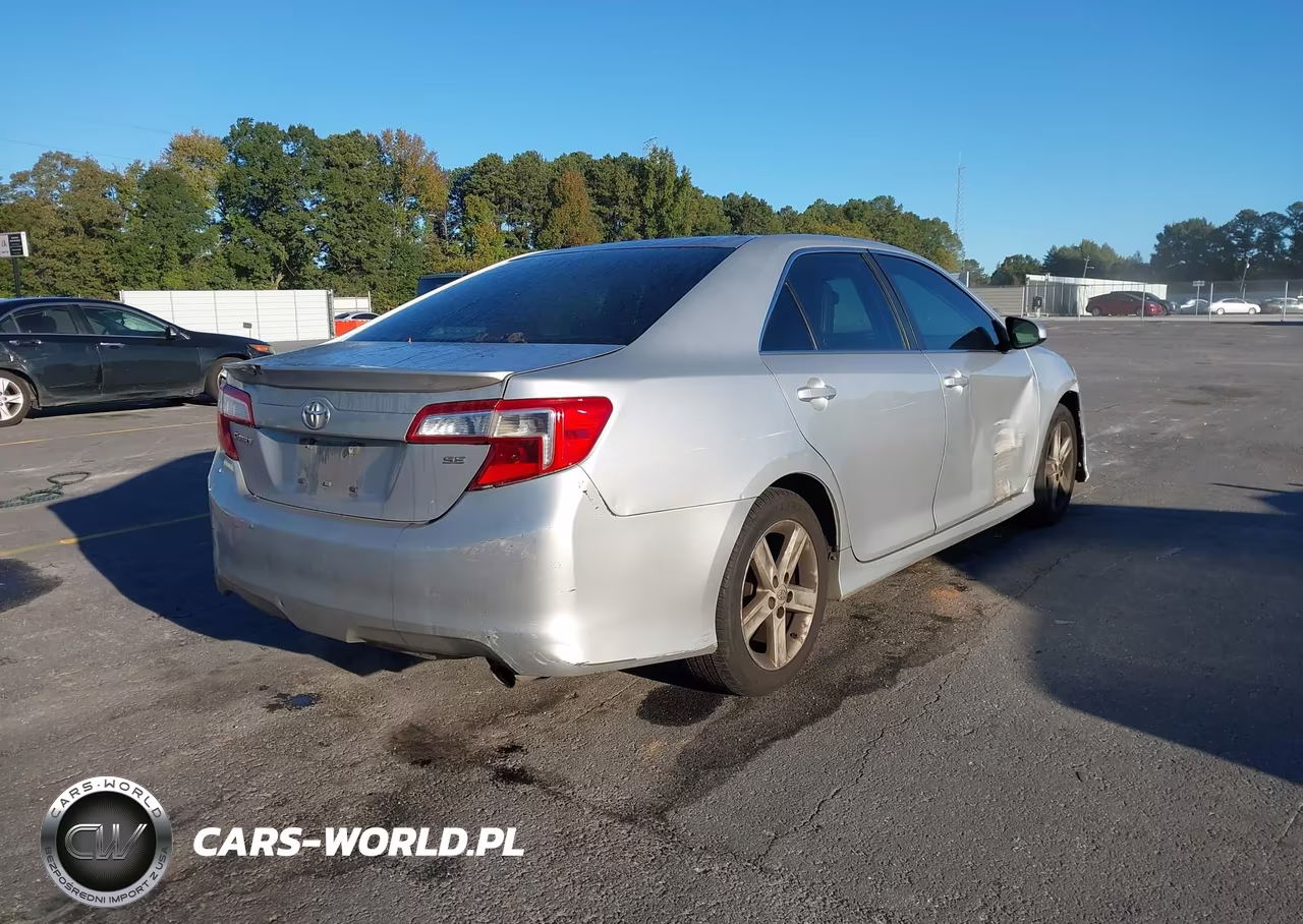 2014 Toyota Camry Se VIN:4T1BF1FK6EU334647 - 4