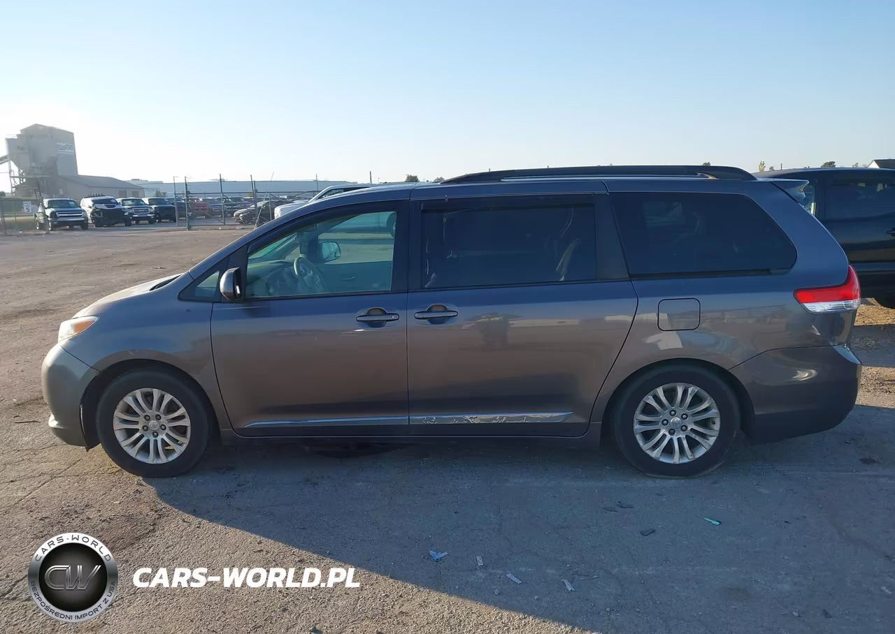 2011 Toyota Sienna Xle V6 VIN:5TDYK3DC4BS074279 - 14