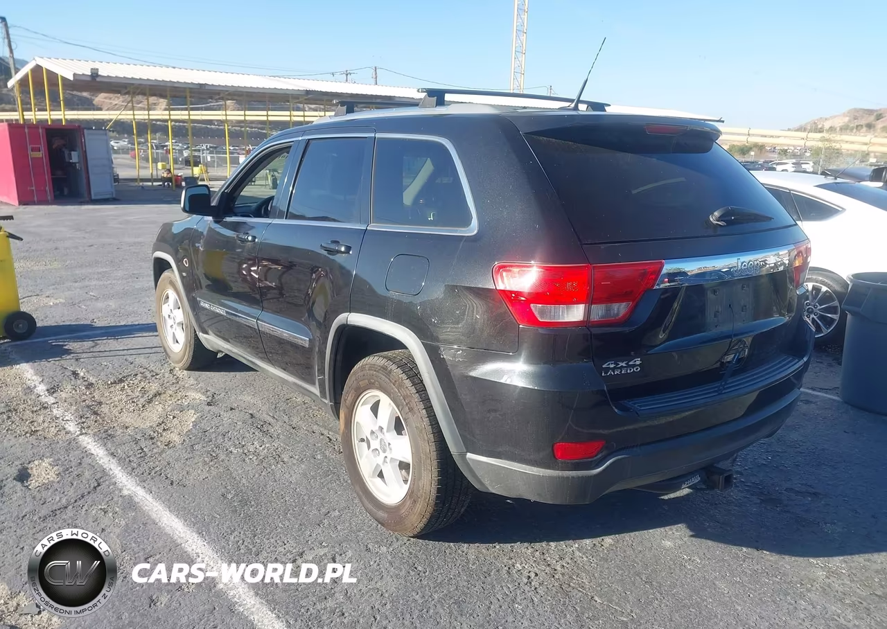 2011 Jeep Grand Cherokee Laredo VIN:1J4RR4GGXBC520211 - 3