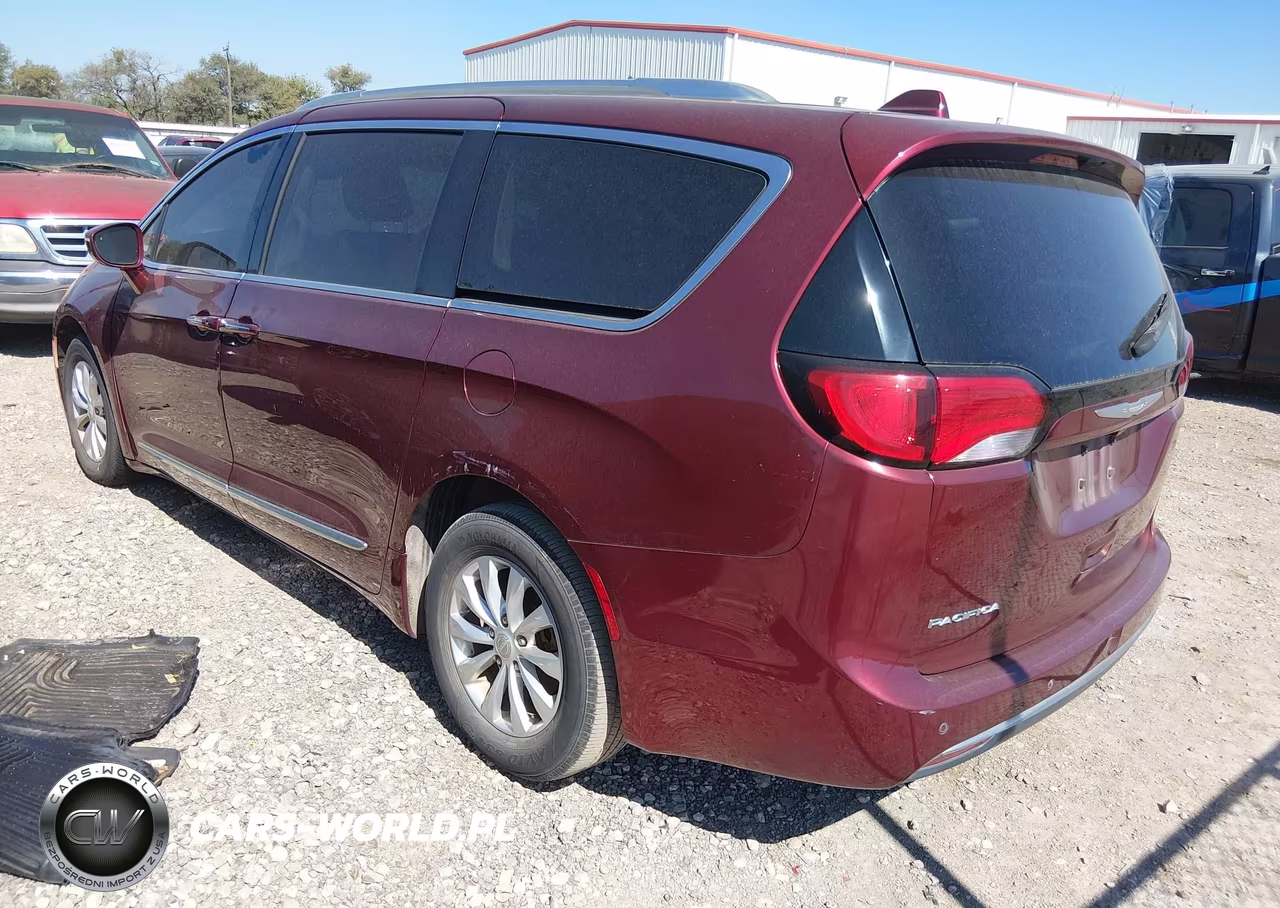 2018 Chrysler Pacifica Touring L VIN:2C4RC1BG3JR142901 - 3