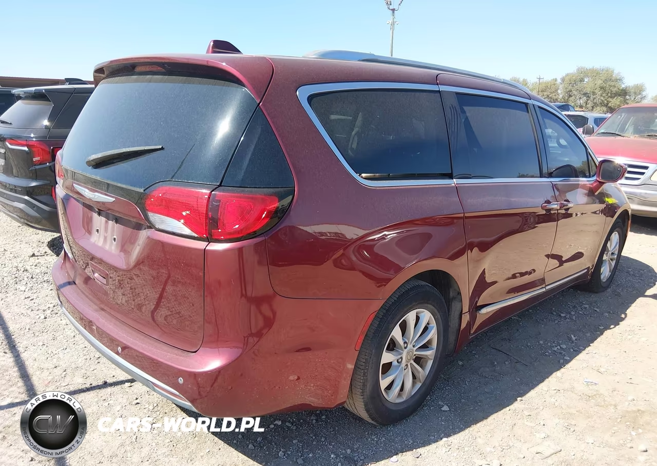 2018 Chrysler Pacifica Touring L VIN:2C4RC1BG3JR142901 - 4