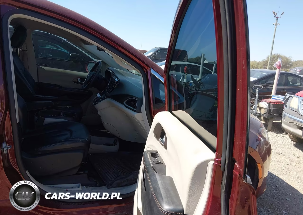 2018 Chrysler Pacifica Touring L VIN:2C4RC1BG3JR142901 - 5