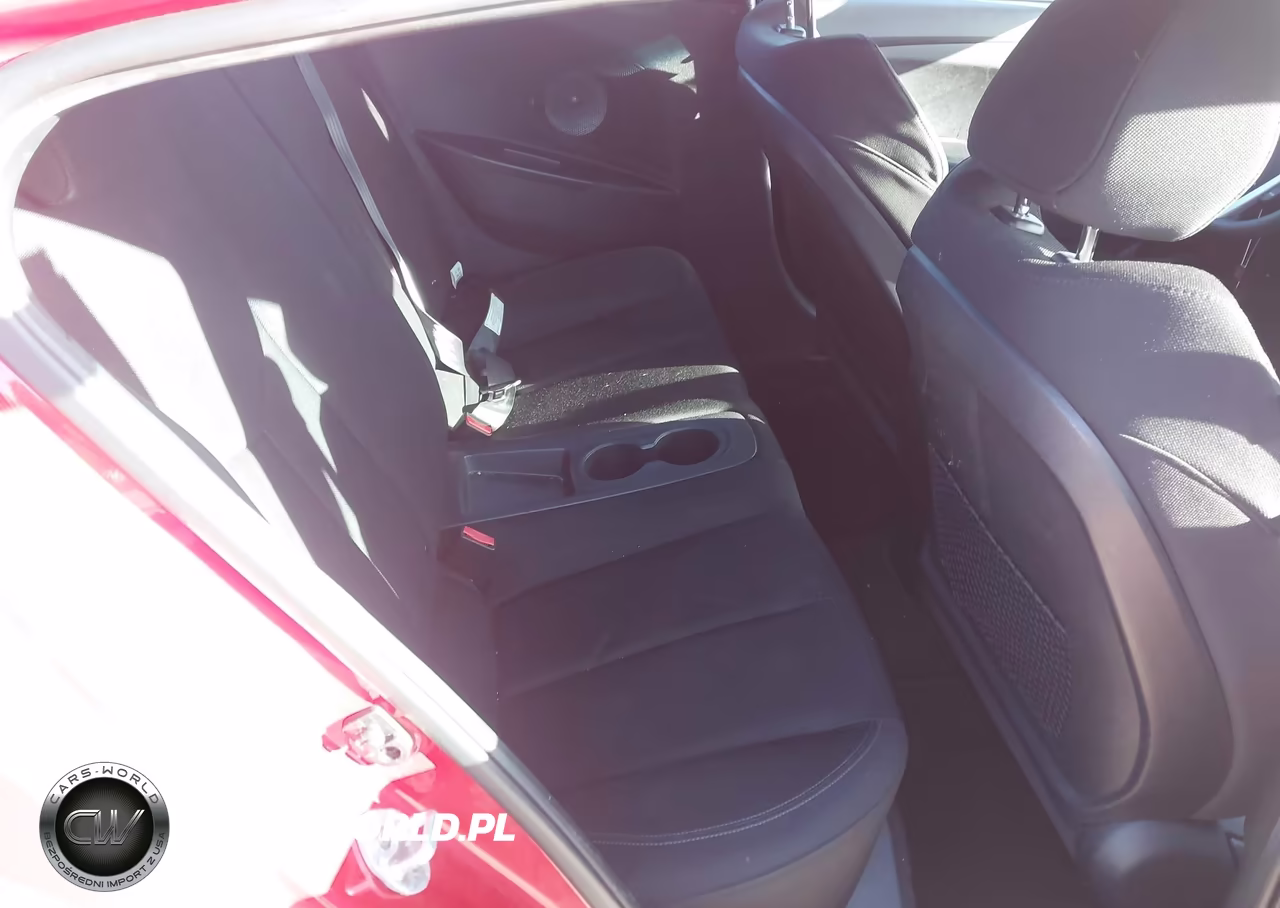 2016 Hyundai Veloster VIN:KMHTC6AD2GU282973 - 8
