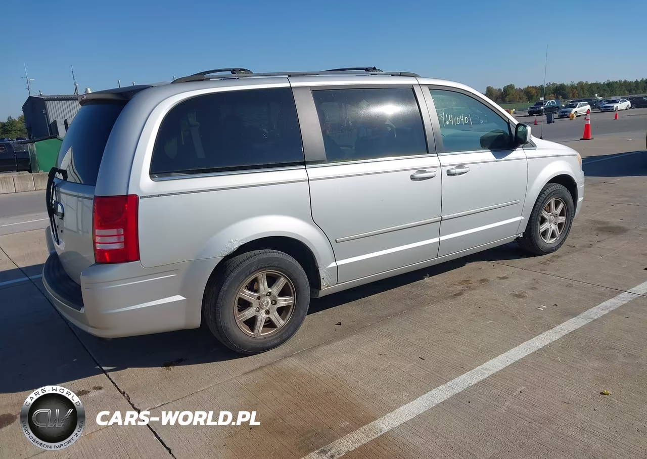 2008 Chrysler Town & Country Touring VIN:2A8HR54P68R111241 - 4