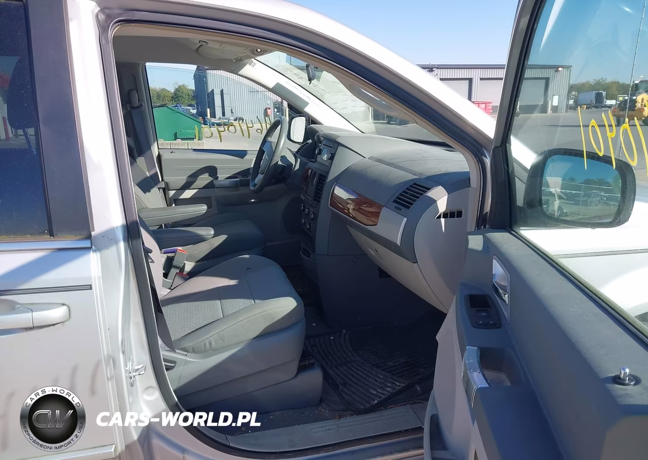 2008 Chrysler Town & Country Touring VIN:2A8HR54P68R111241 - 5