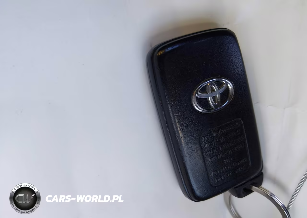 2015 Toyota Prius Two VIN:JTDKN3DU4F0455435 - 11
