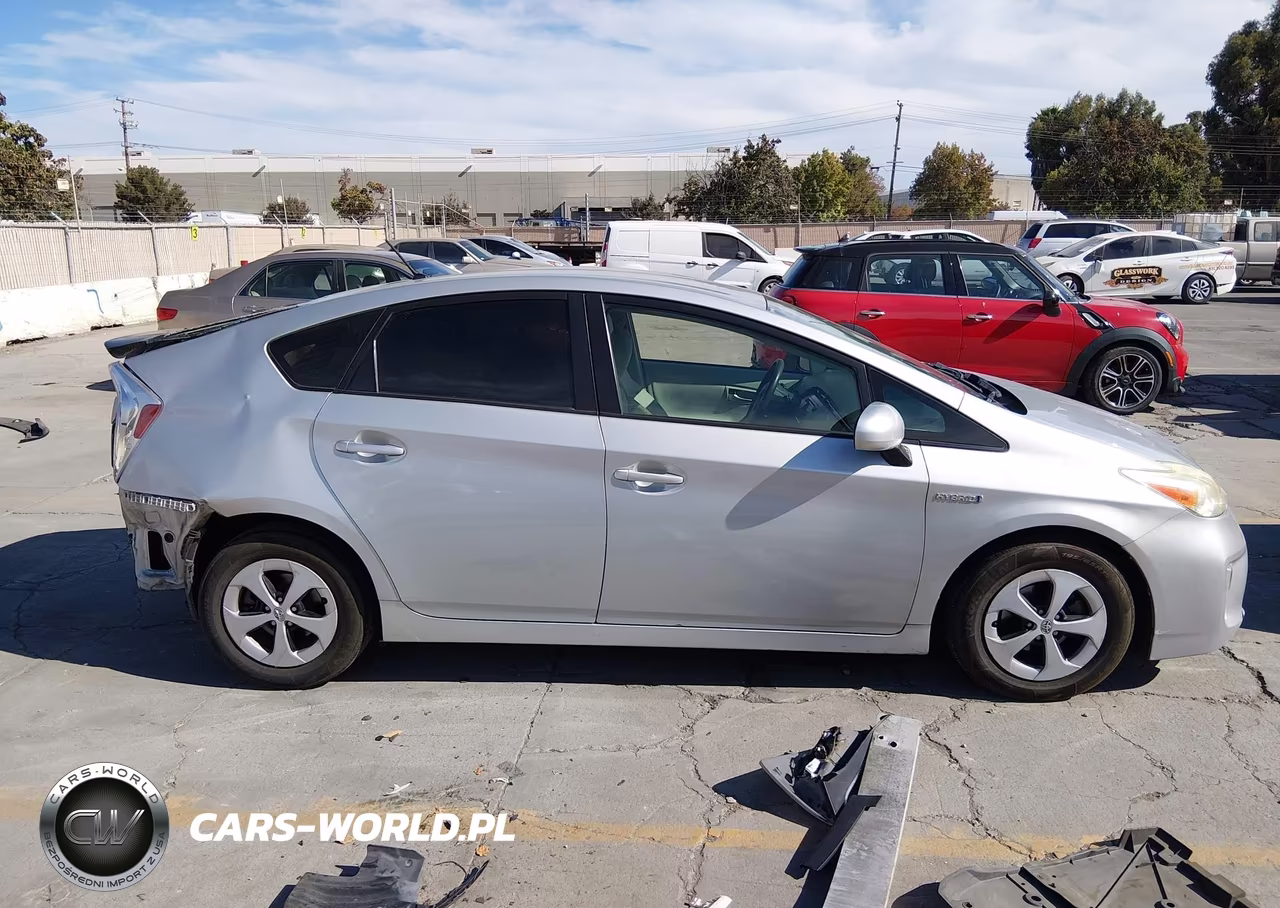 2015 Toyota Prius Two VIN:JTDKN3DU4F0455435 - 14