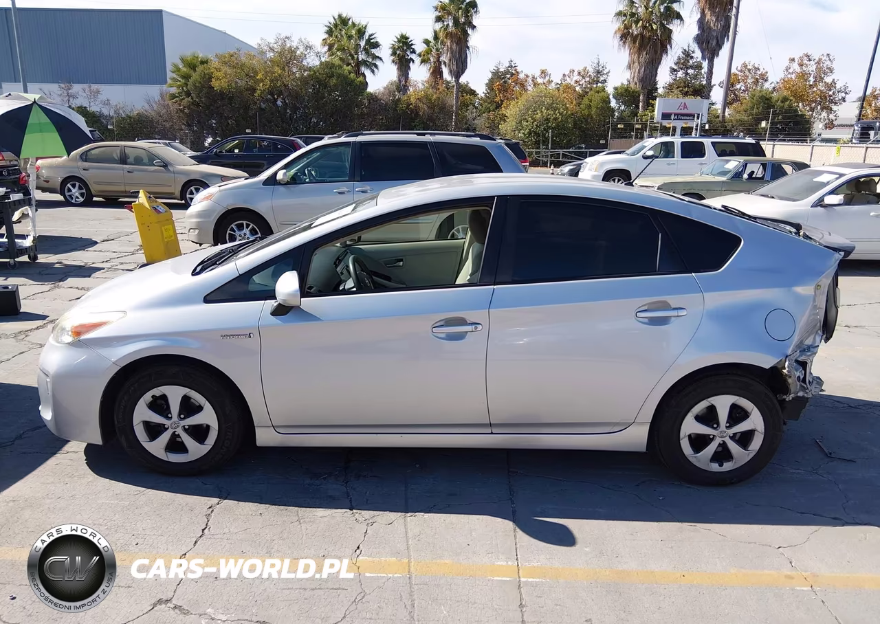 2015 Toyota Prius Two VIN:JTDKN3DU4F0455435 - 15