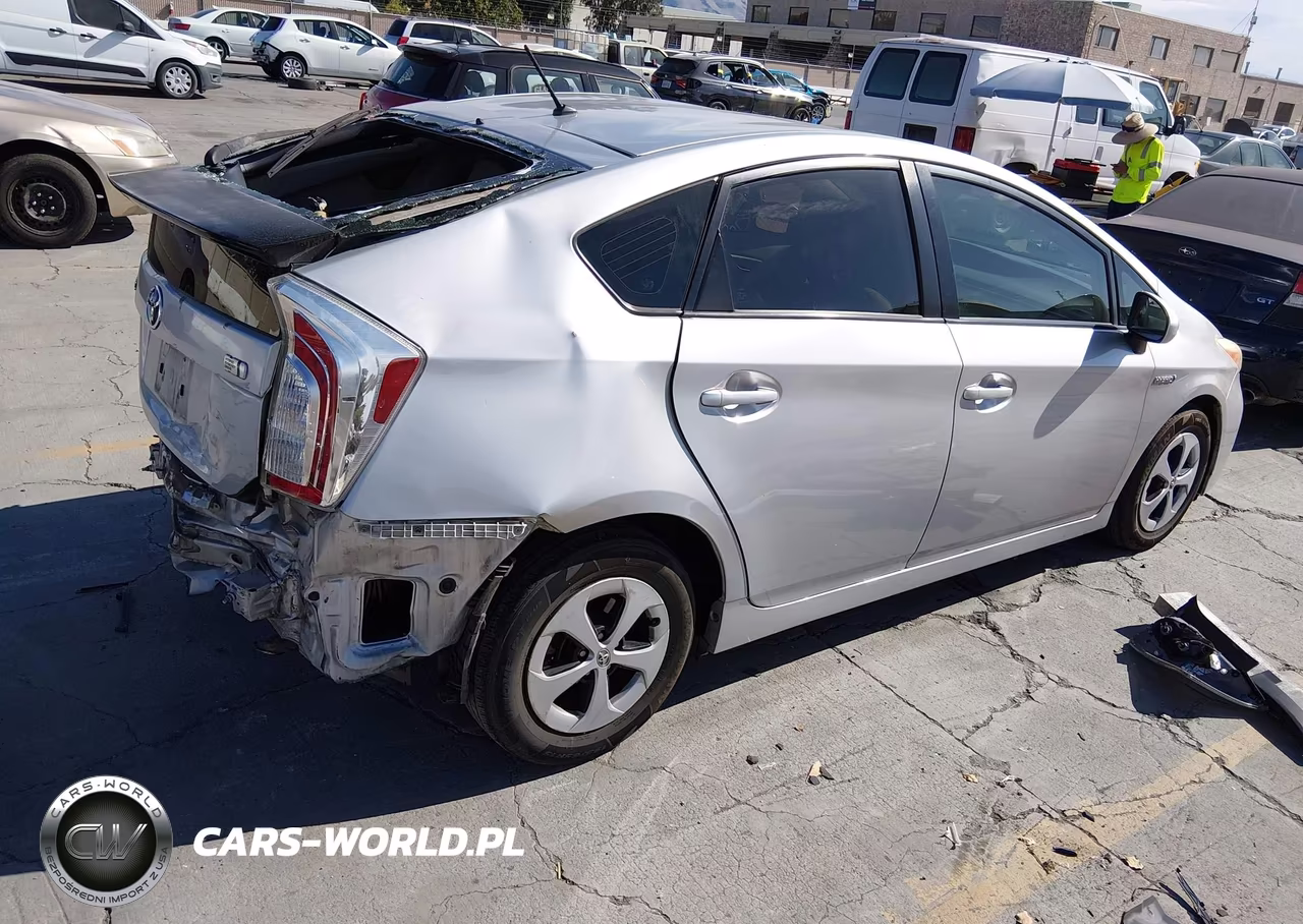 2015 Toyota Prius Two VIN:JTDKN3DU4F0455435 - 4
