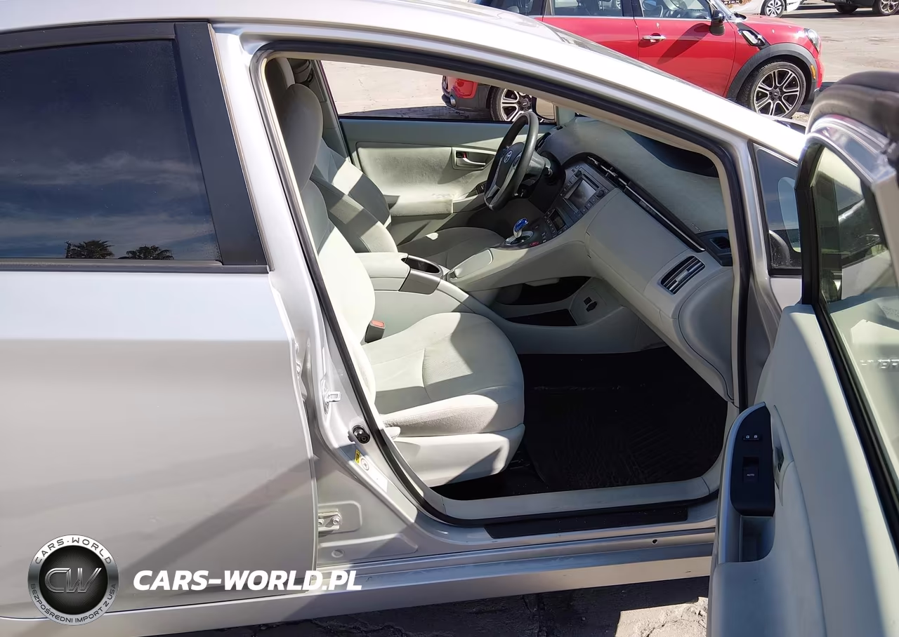 2015 Toyota Prius Two VIN:JTDKN3DU4F0455435 - 5