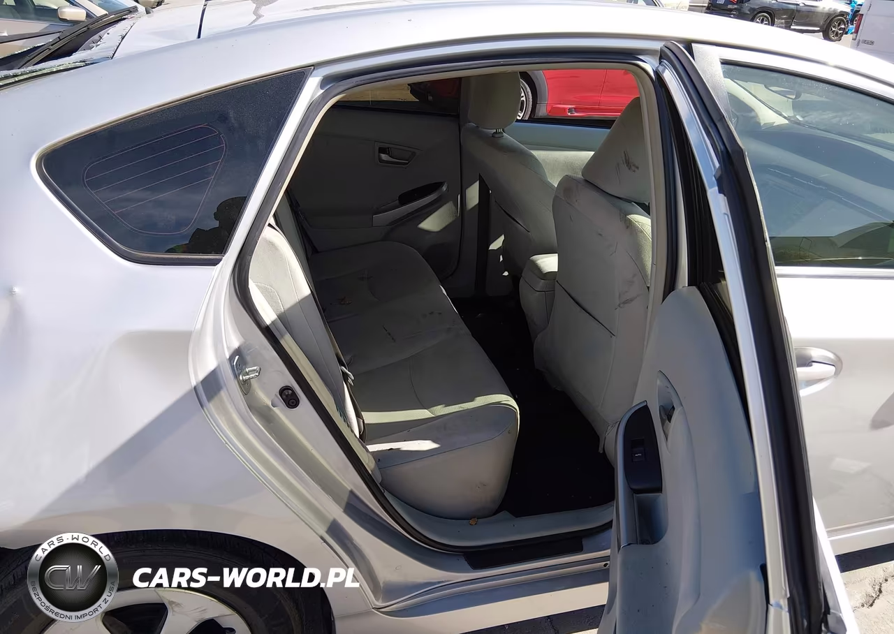 2015 Toyota Prius Two VIN:JTDKN3DU4F0455435 - 8