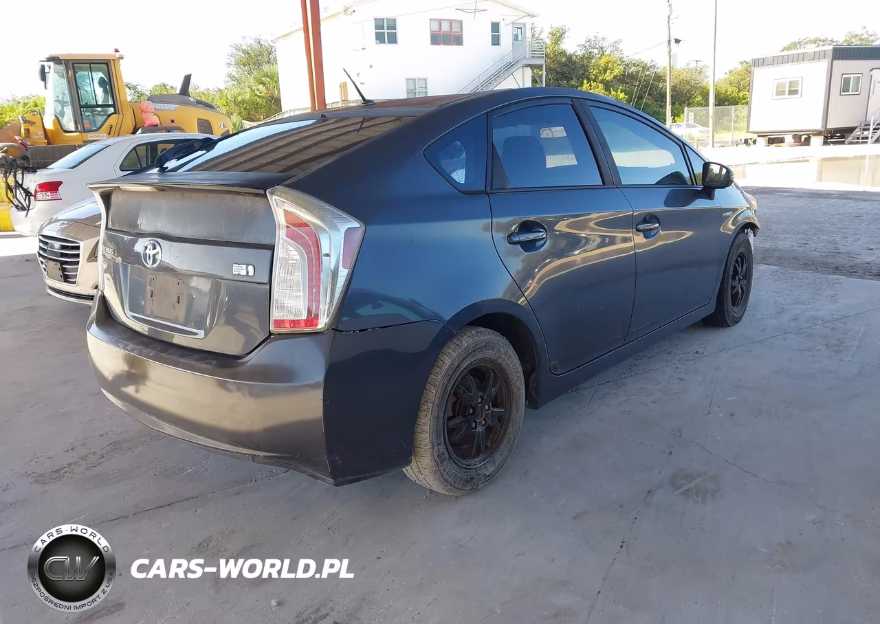 2014 Toyota Prius Two VIN:JTDKN3DU8E1814780 - 4