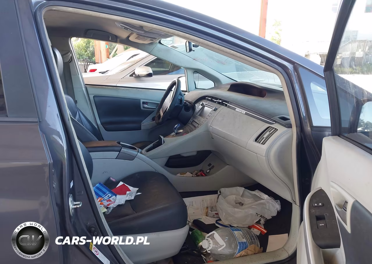 2014 Toyota Prius Two VIN:JTDKN3DU8E1814780 - 5