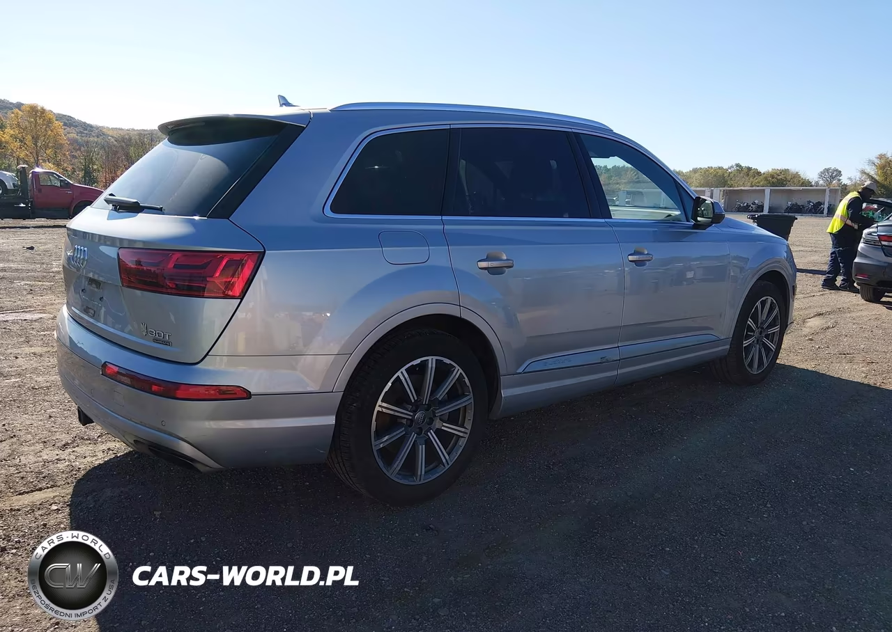 2017 Audi Q7 3.0T Premium VIN:WA1VAAF78HD032237 - 4