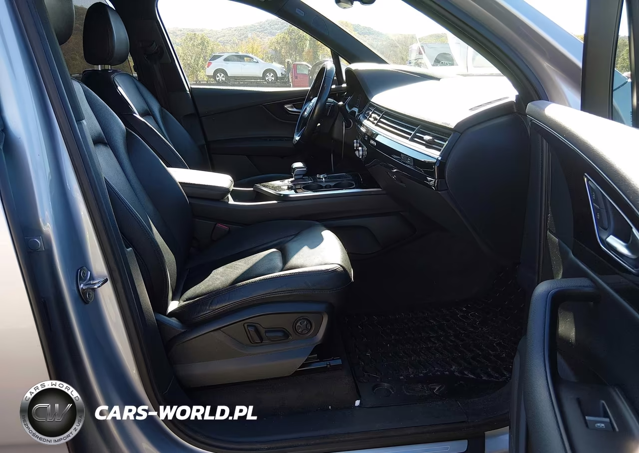 2017 Audi Q7 3.0T Premium VIN:WA1VAAF78HD032237 - 5