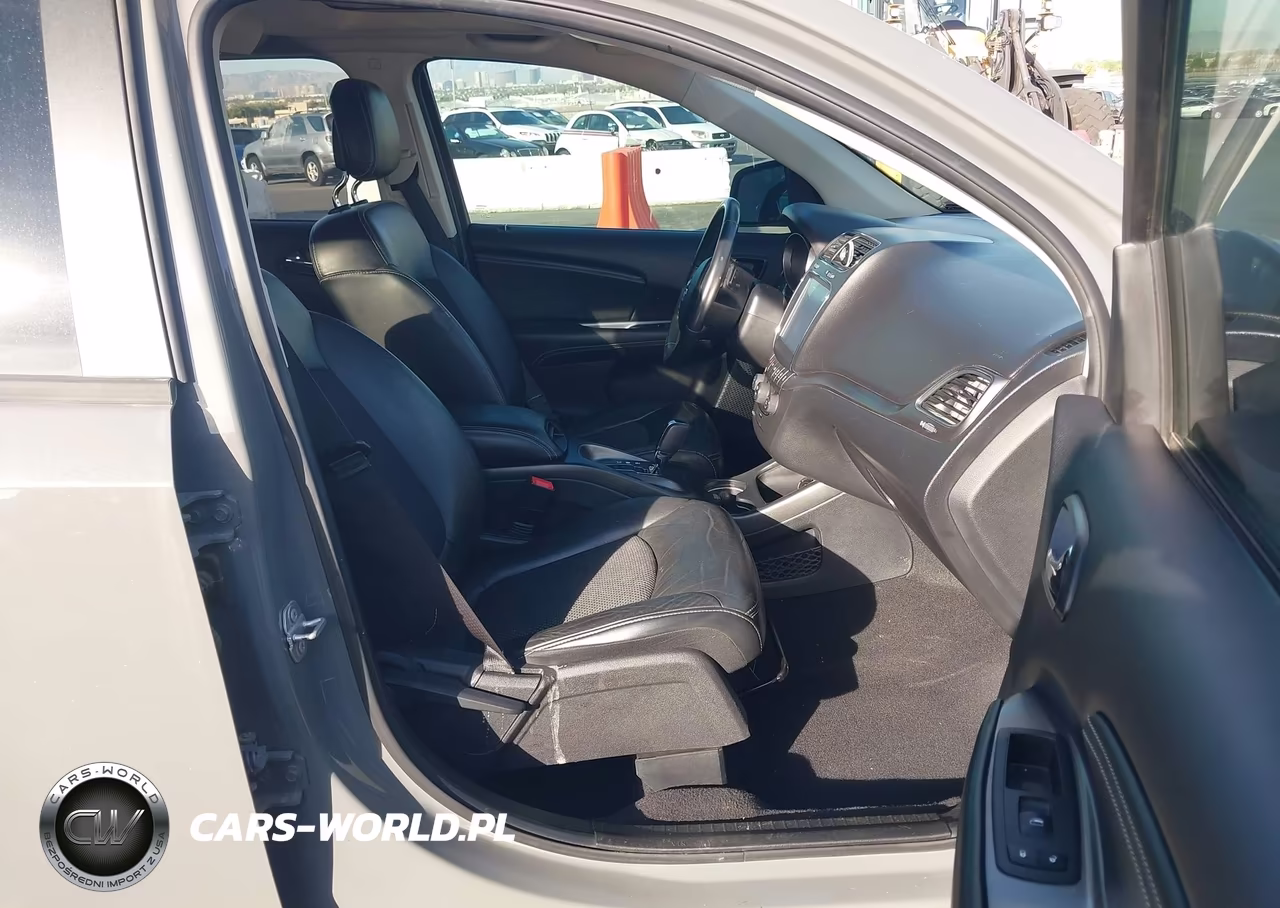 2020 Dodge Journey Crossroad VIN:3C4PDCGB1LT270941 - 5