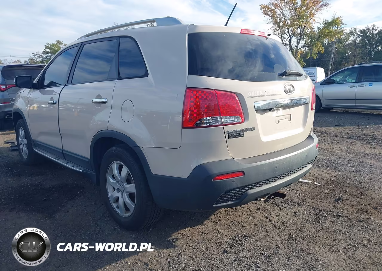 2011 Kia Sorento Lx VIN:5XYKT3A17BG067250 - 3
