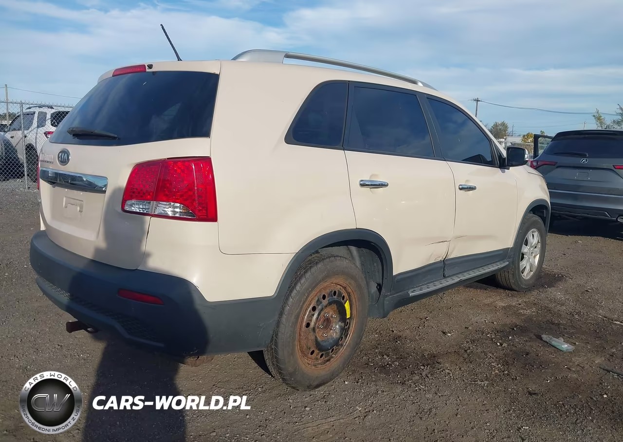 2011 Kia Sorento Lx VIN:5XYKT3A17BG067250 - 4