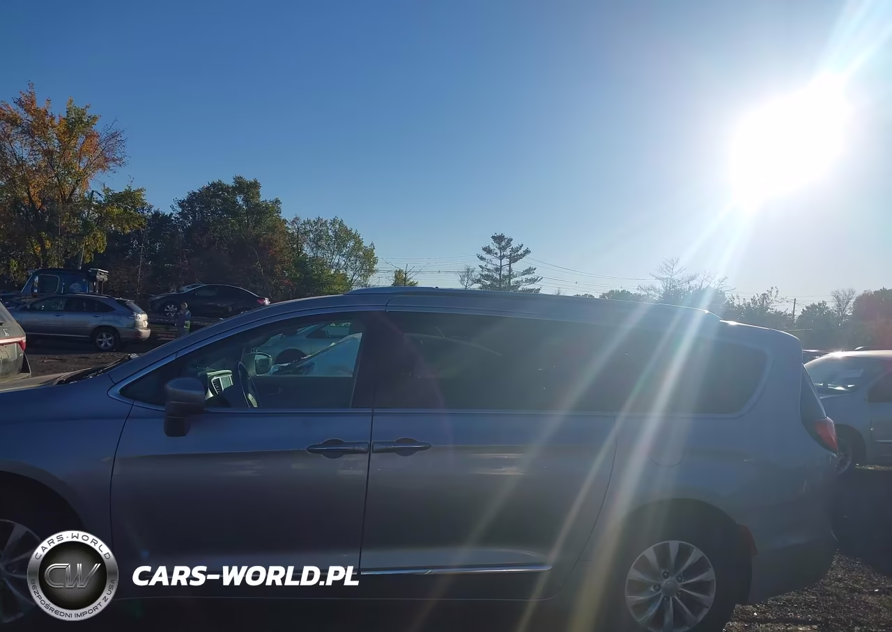 2019 Chrysler Pacifica Touring L VIN:2C4RC1BG5KR681148 - 14