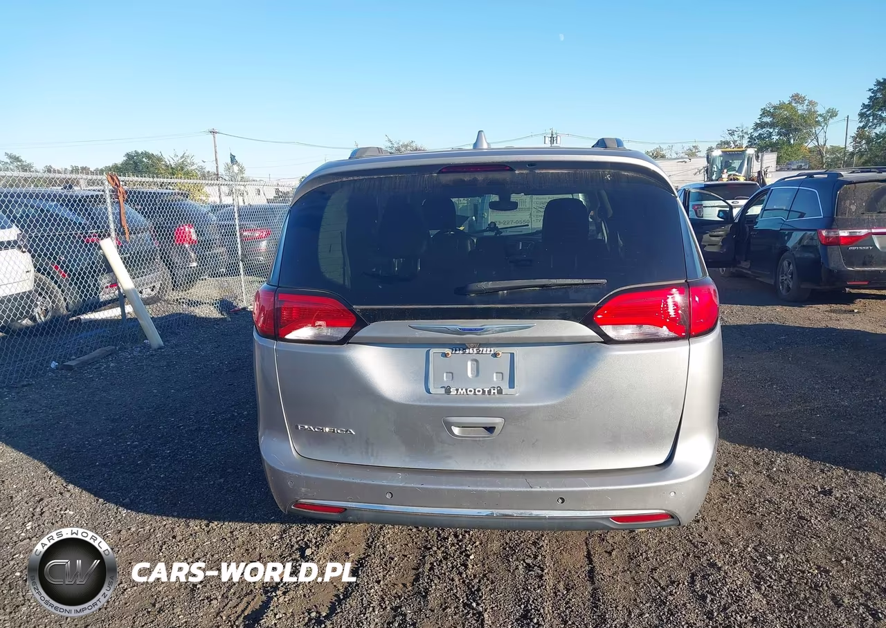 2019 Chrysler Pacifica Touring L VIN:2C4RC1BG5KR681148 - 16