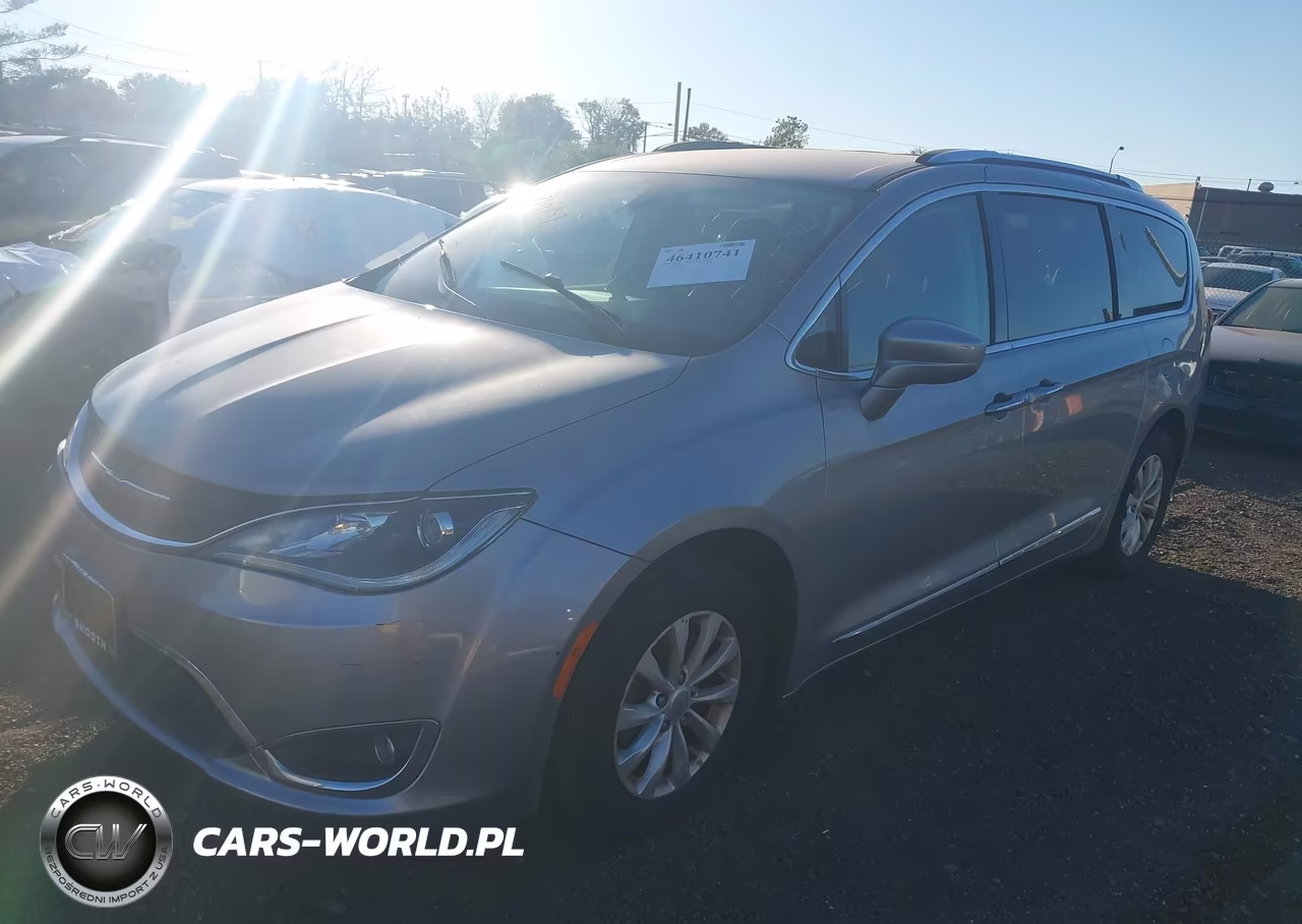 2019 Chrysler Pacifica Touring L VIN:2C4RC1BG5KR681148 - 2