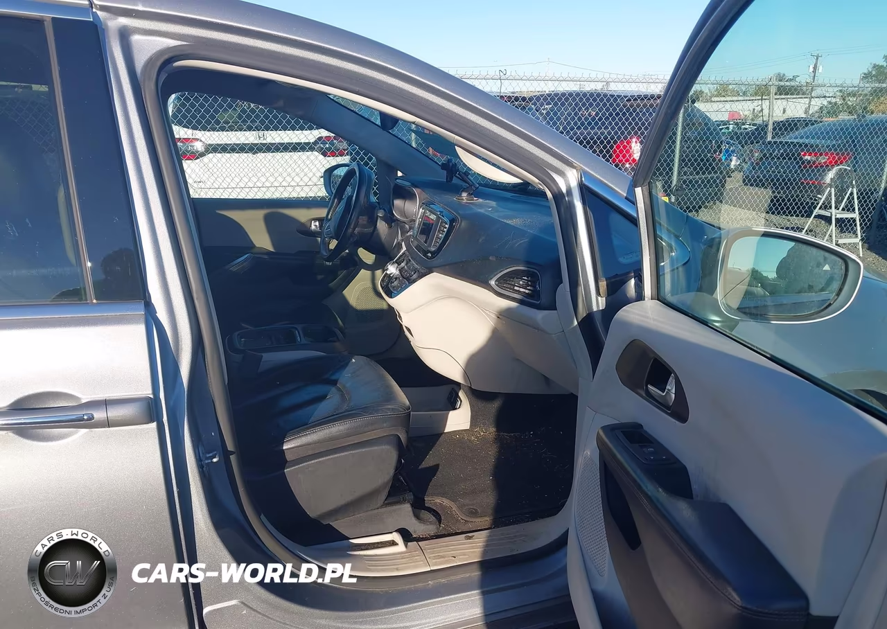 2019 Chrysler Pacifica Touring L VIN:2C4RC1BG5KR681148 - 5