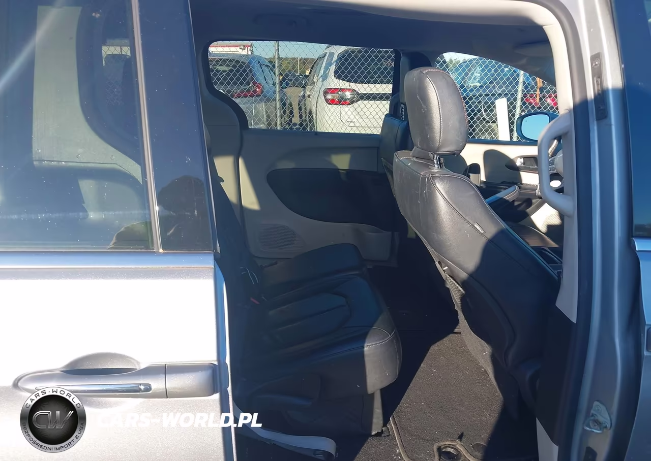 2019 Chrysler Pacifica Touring L VIN:2C4RC1BG5KR681148 - 8