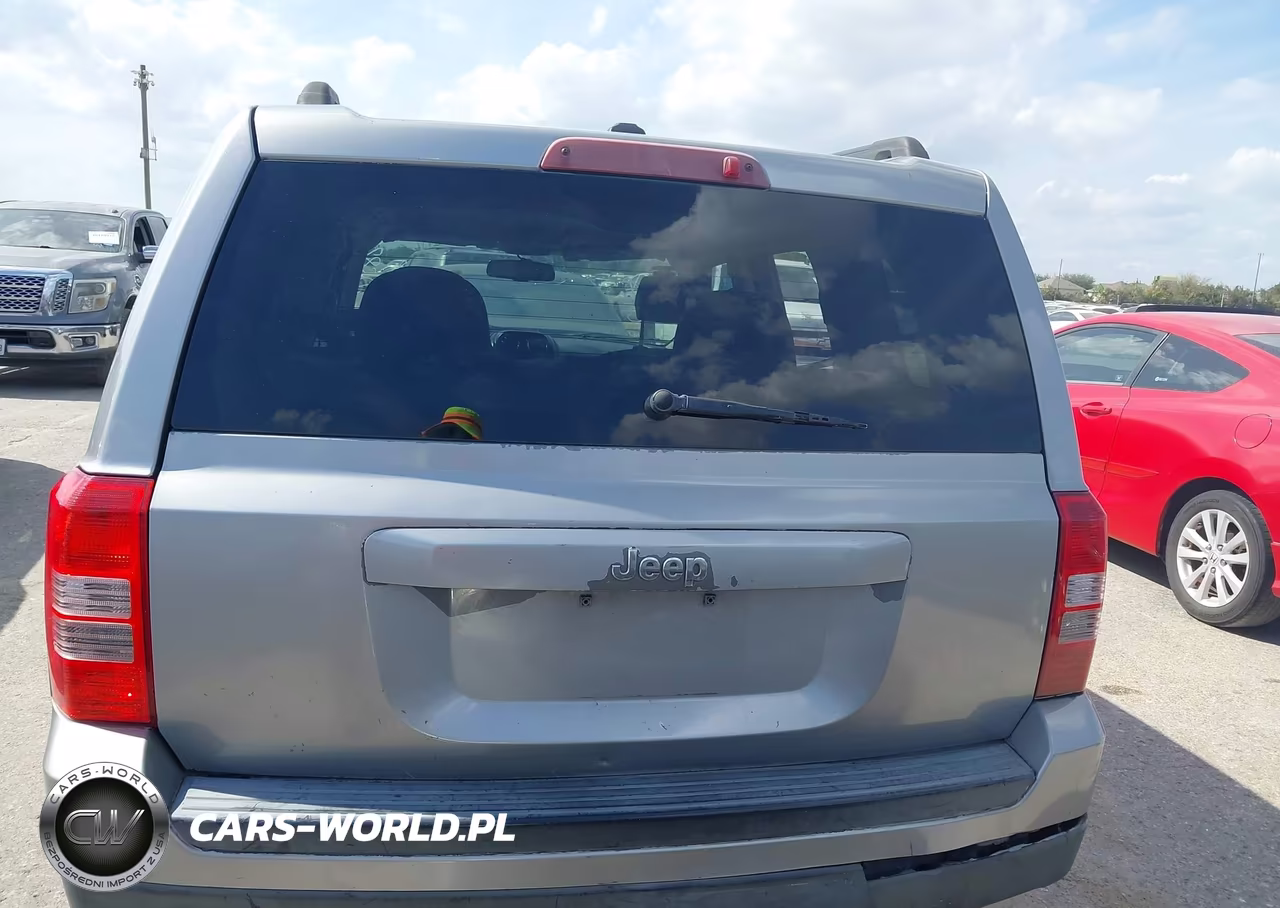 2016 Jeep Patriot Latitude VIN:1C4NJPFA9GD582369 - 16
