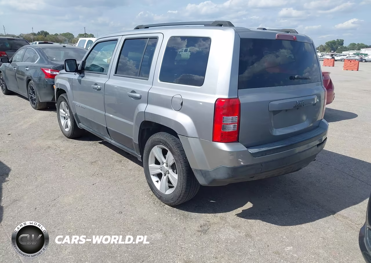 2016 Jeep Patriot Latitude VIN:1C4NJPFA9GD582369 - 3