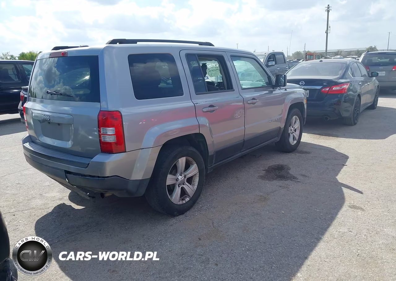 2016 Jeep Patriot Latitude VIN:1C4NJPFA9GD582369 - 4