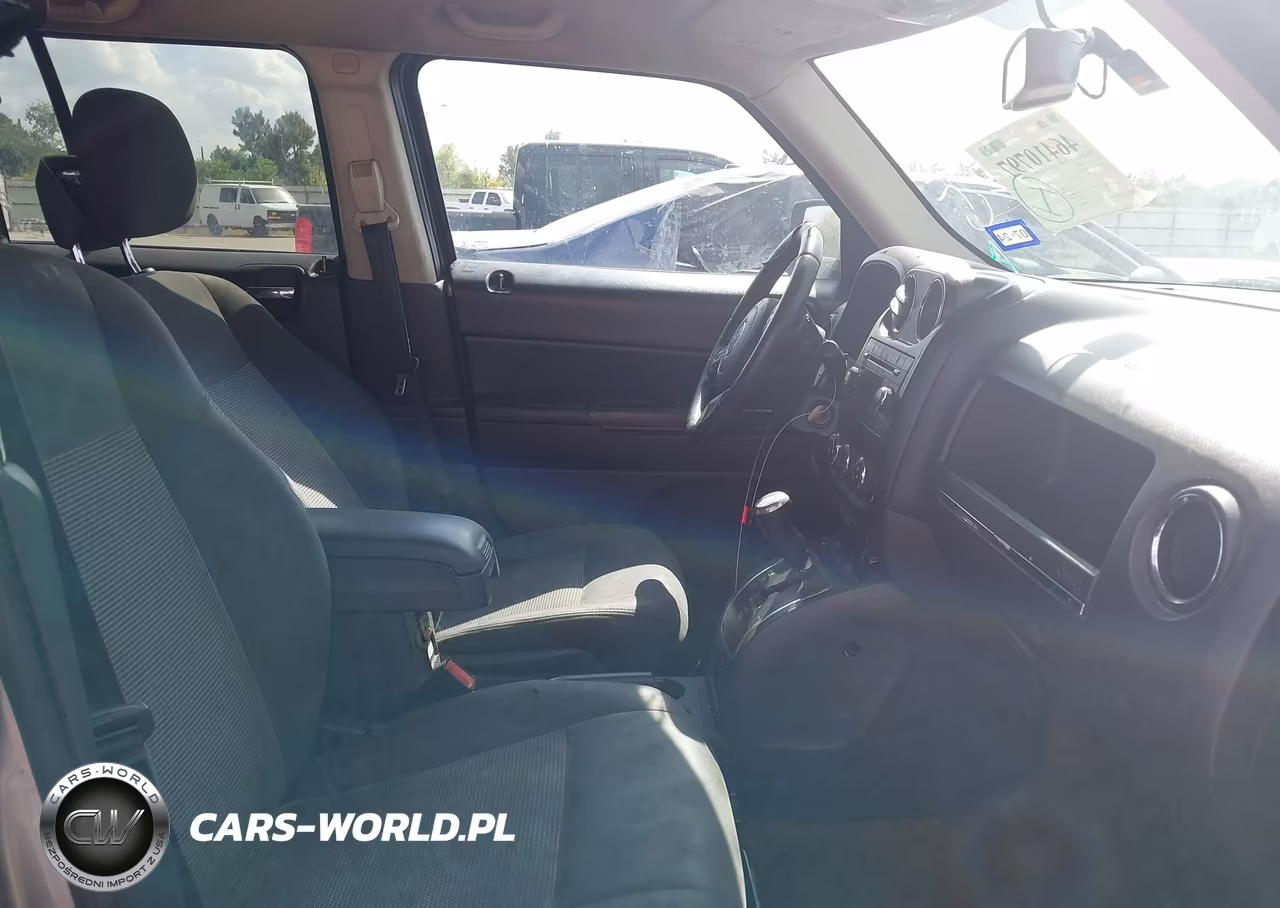 2016 Jeep Patriot Latitude VIN:1C4NJPFA9GD582369 - 5