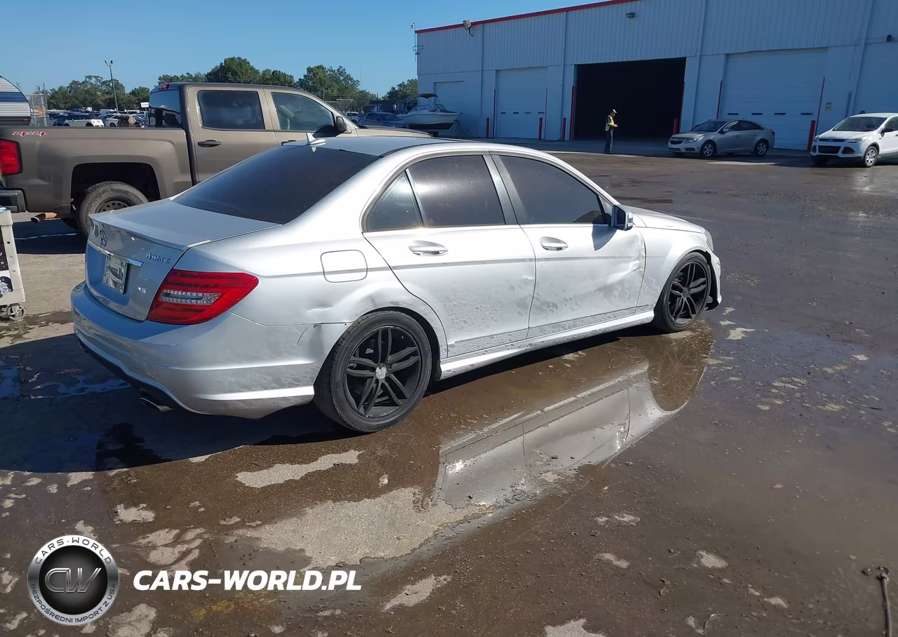 2012 Mercedes-Benz C 300 Sport 4Matic VIN:WDDGF8BB4CR209287 - 4