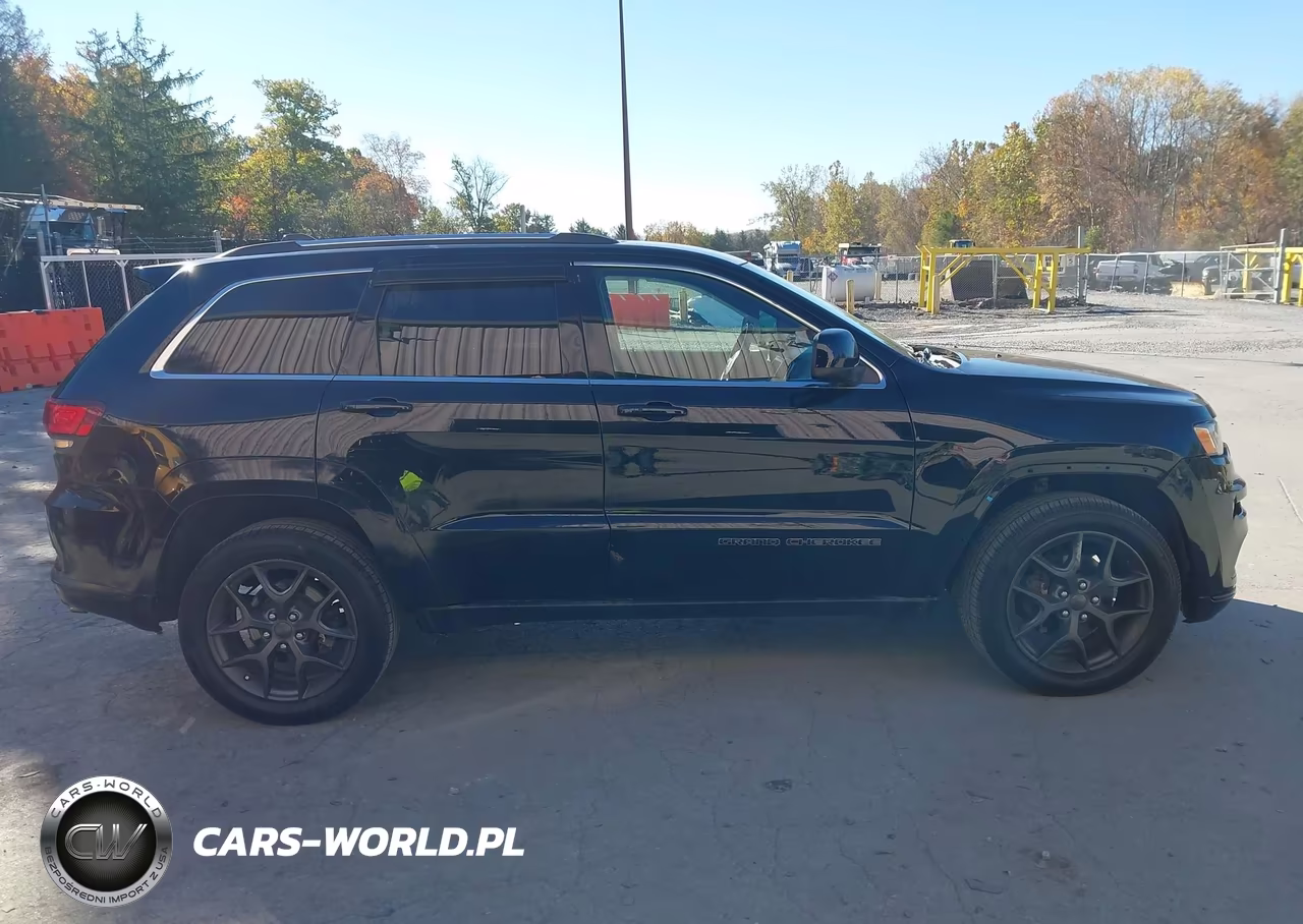 2017 Jeep Grand Cherokee Laredo 4X4 VIN:1C4RJFAG1HC954690 - 13