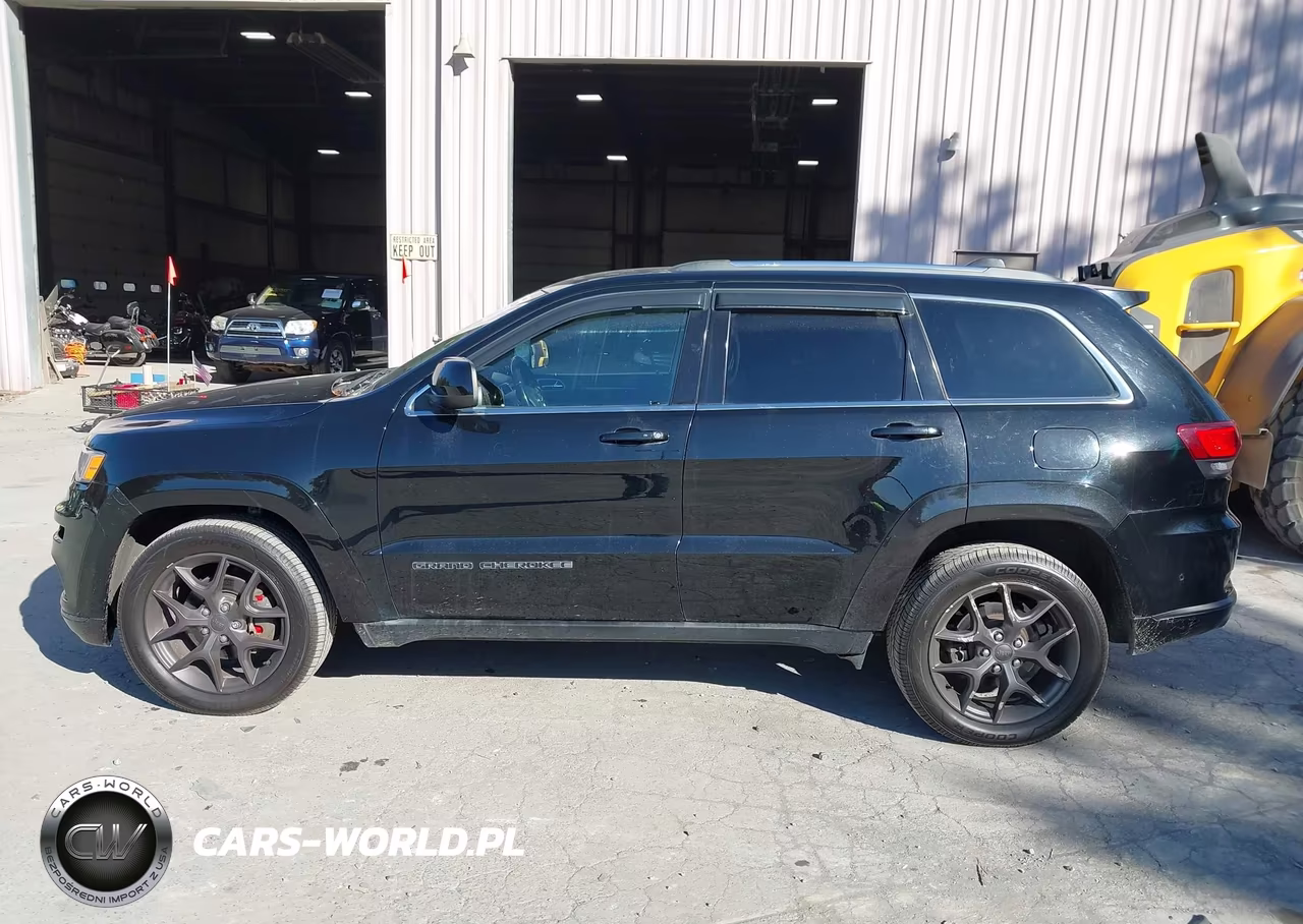 2017 Jeep Grand Cherokee Laredo 4X4 VIN:1C4RJFAG1HC954690 - 14
